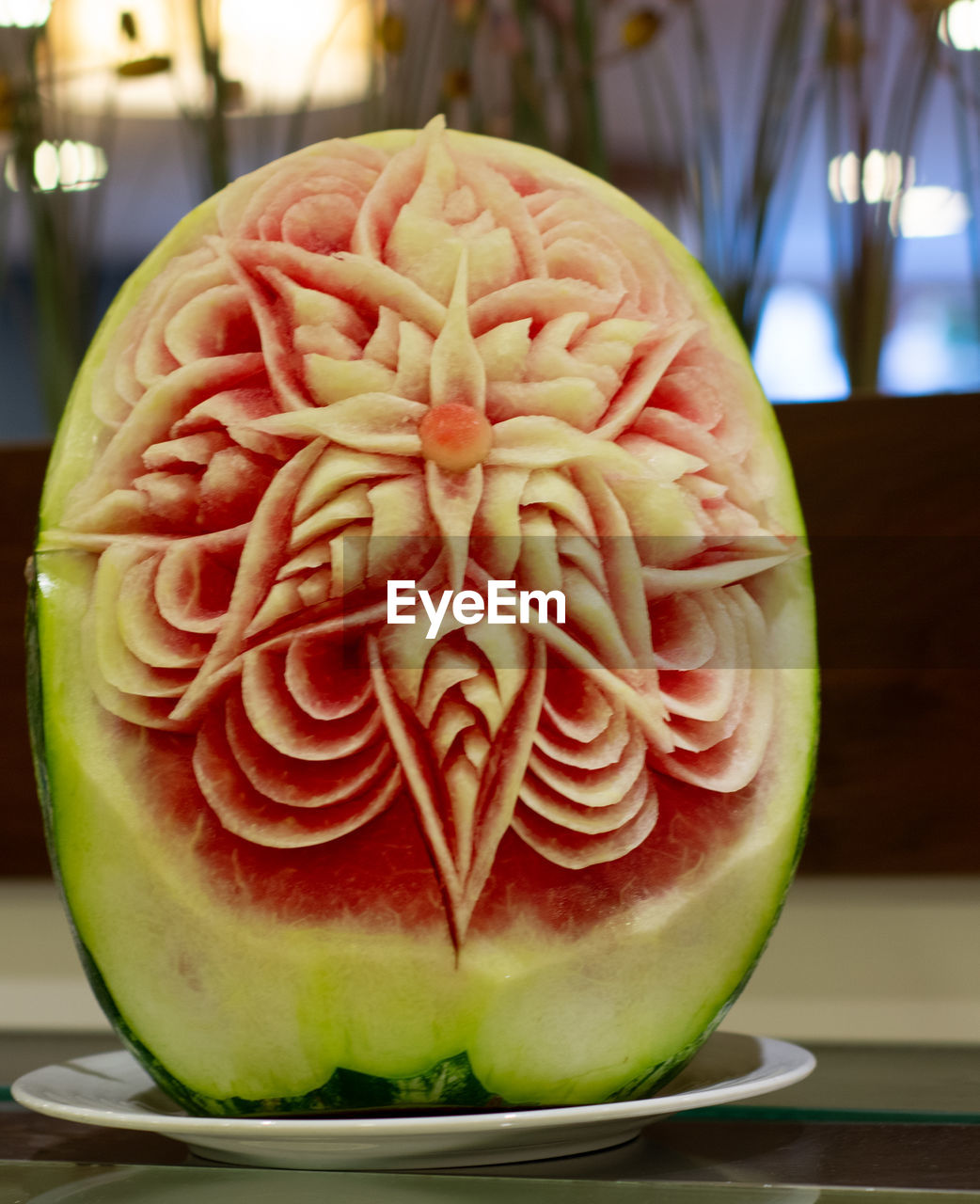 CLOSE-UP OF FRUIT SLICES IN PLATE