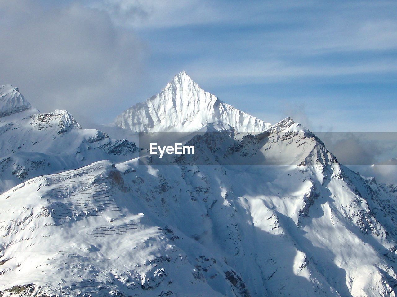 SNOWCAPPED MOUNTAINS AGAINST SKY