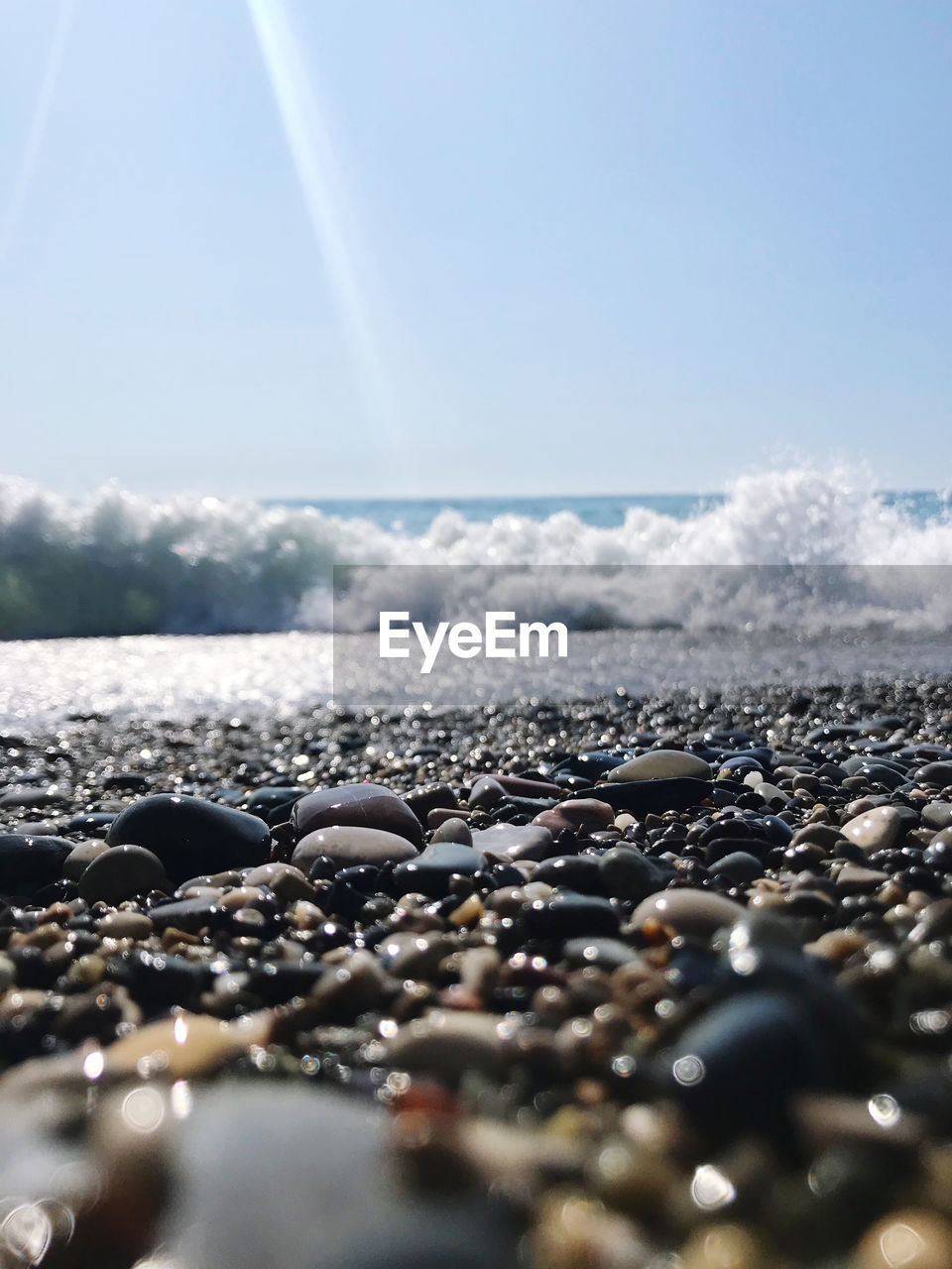 CLOSE-UP OF PEBBLES ON BEACH