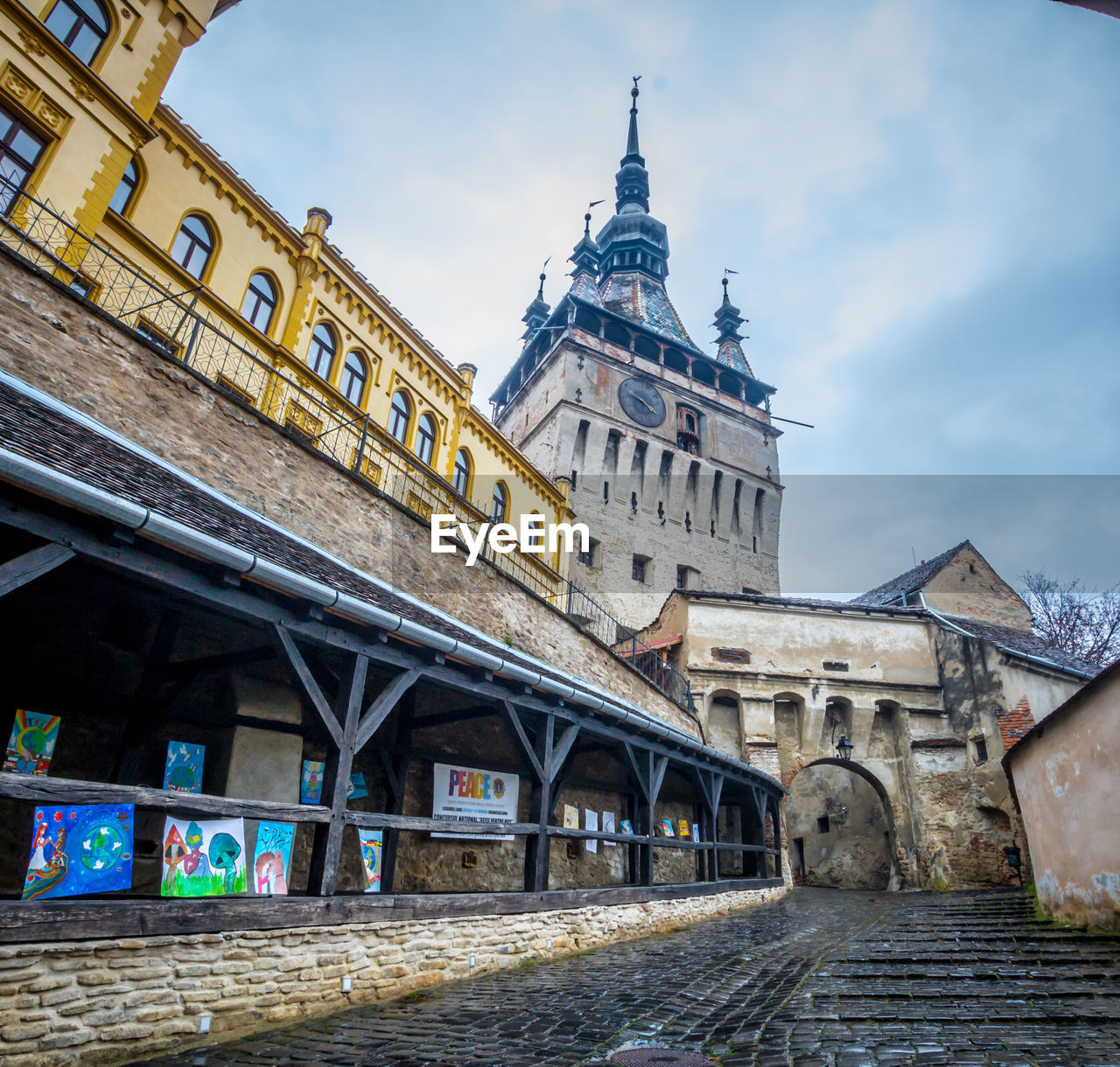 architecture, built structure, building exterior, landmark, travel destinations, city, history, sky, the past, town, urban area, building, travel, tourism, cityscape, cloud, nature, religion, place of worship, no people, tower, street, old, belief, outdoors, day, blue, facade, spirituality, transportation