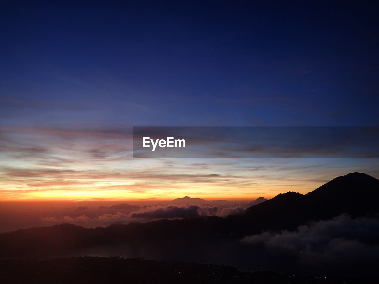 SCENIC VIEW OF SILHOUETTE MOUNTAIN AGAINST SKY DURING SUNSET