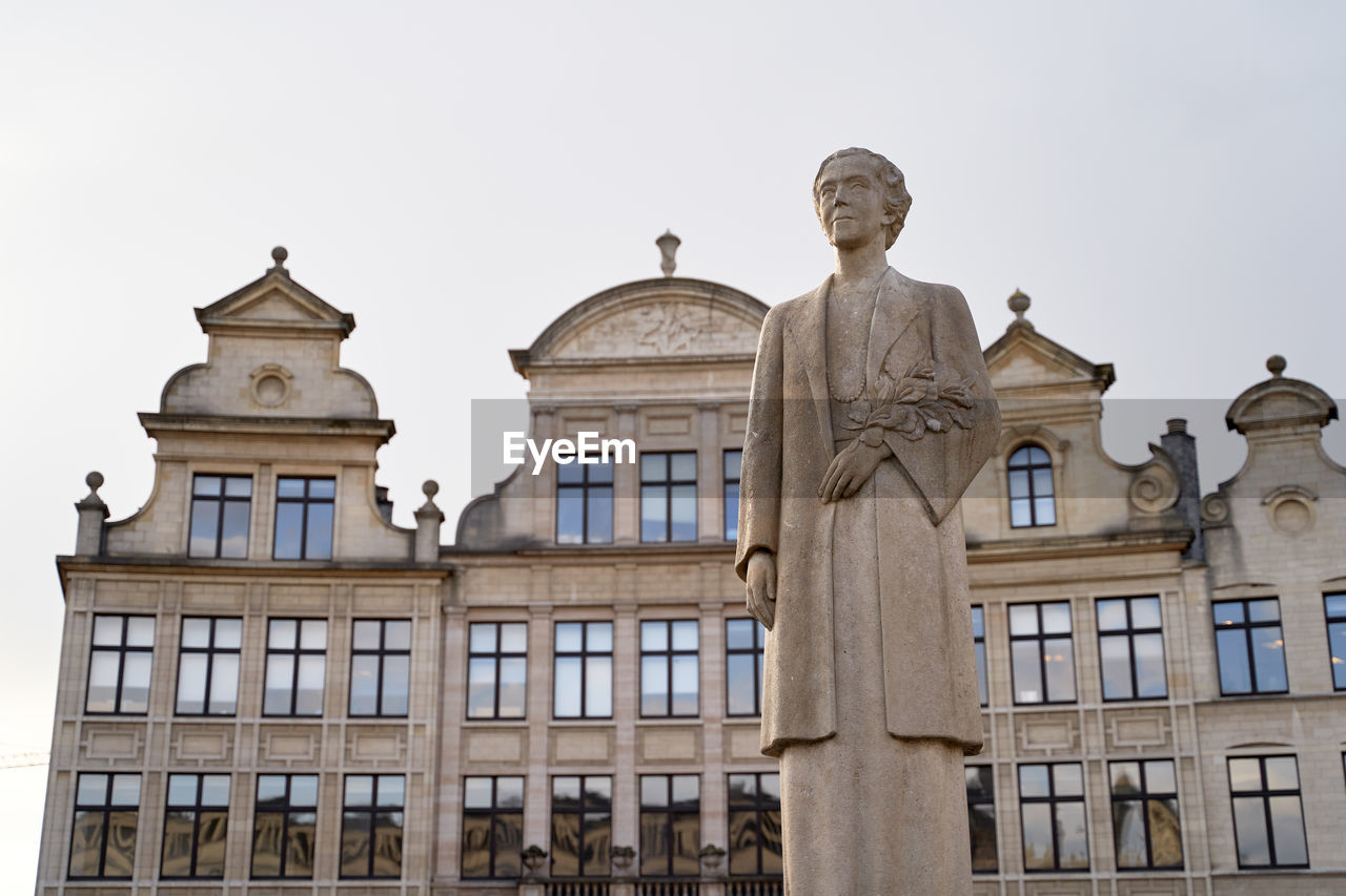 architecture, landmark, building exterior, built structure, history, the past, travel destinations, building, sky, travel, city, sculpture, no people, nature, statue, tourism, facade, ancient history, low angle view, government, clear sky, day, outdoors, politics and government, human representation, religion, craft