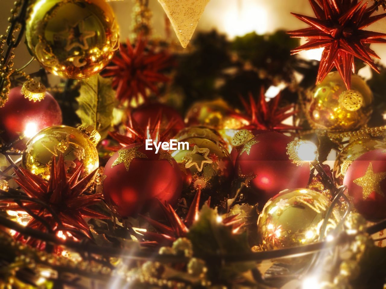 CLOSE-UP OF ILLUMINATED CHRISTMAS TREE AT NIGHT