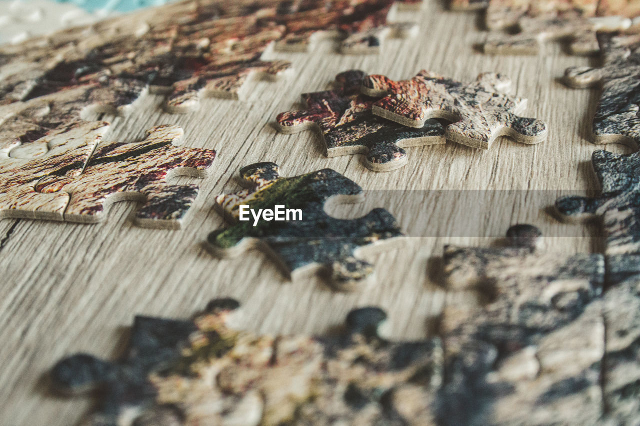 HIGH ANGLE VIEW OF WOOD ON WOODEN TABLE