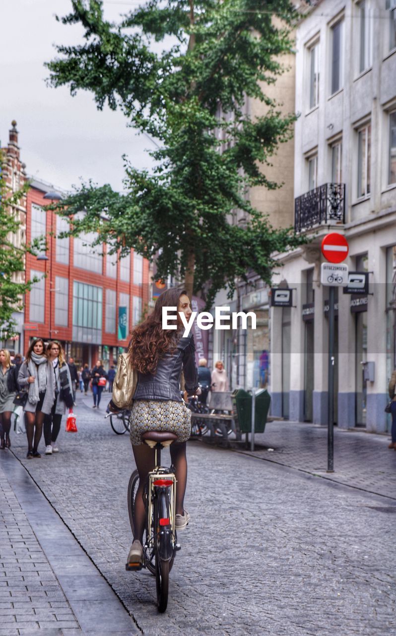 BICYCLE ON STREET