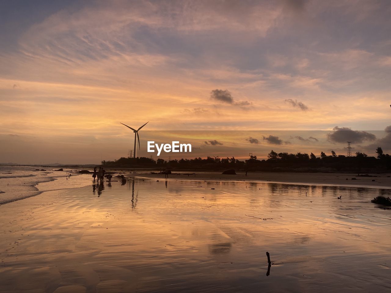 SCENIC VIEW OF SUNSET OVER WATER