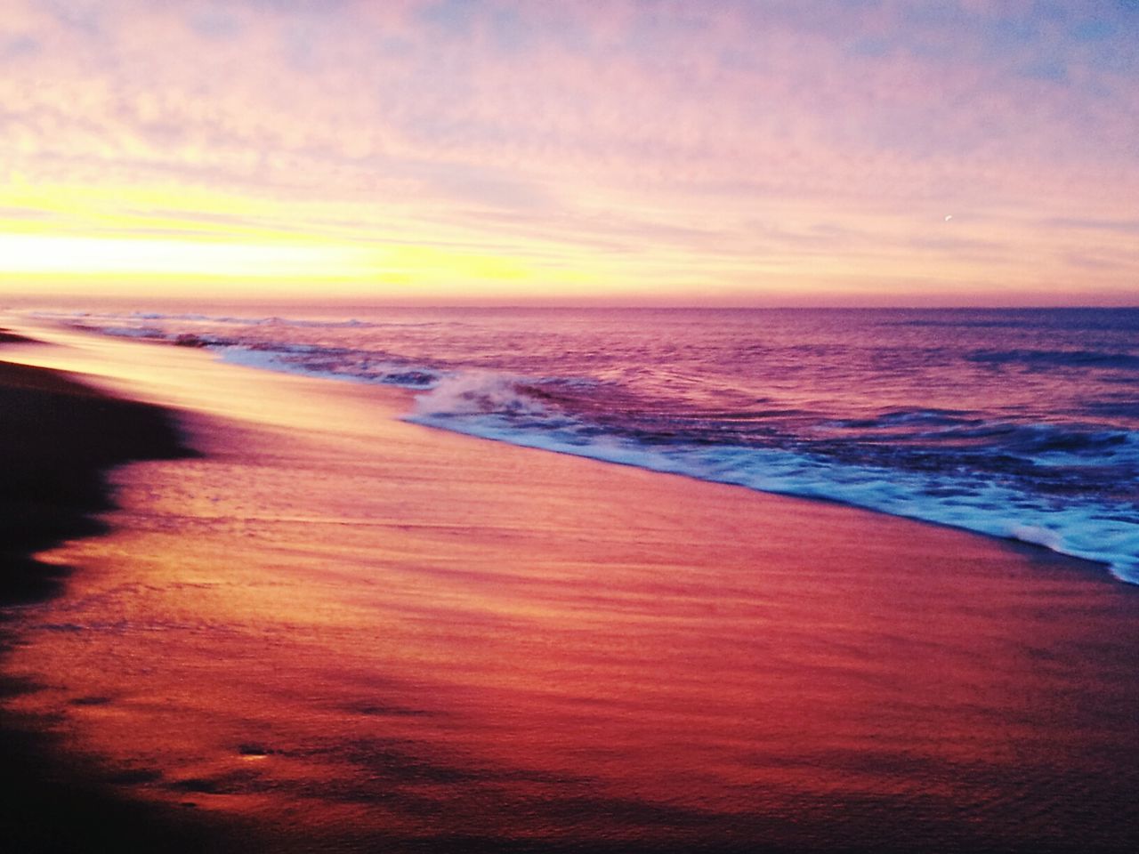 VIEW OF SEA AT SUNSET