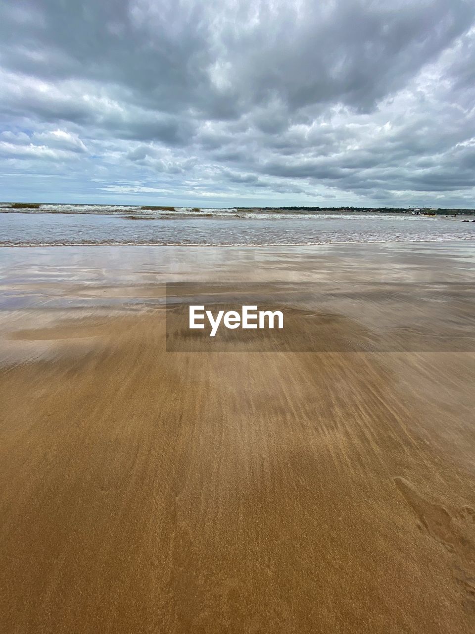 SCENIC VIEW OF SANDY BEACH AGAINST SKY