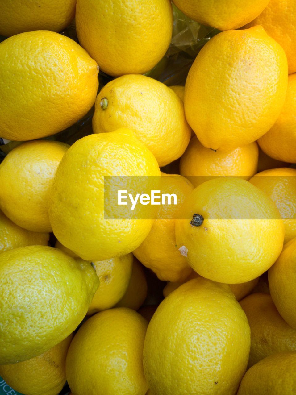 FULL FRAME SHOT OF FRUITS