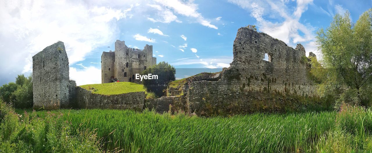 VIEW OF OLD RUIN BUILDING