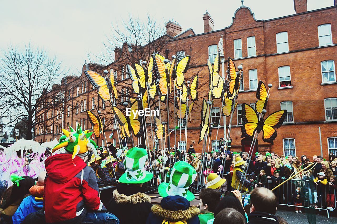 CROWD OF PEOPLE IN THE STREET