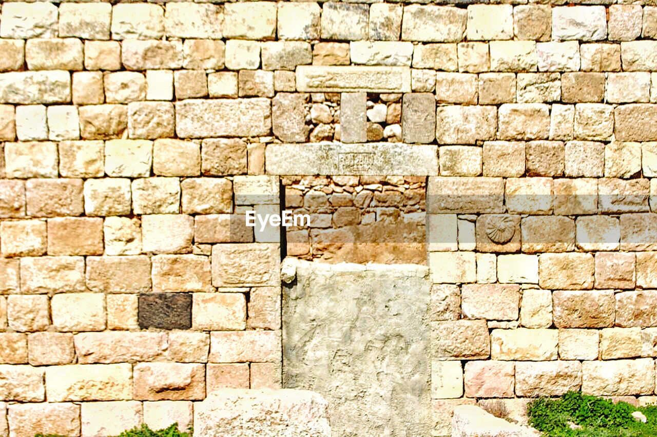 CLOSE-UP OF STONE WALL