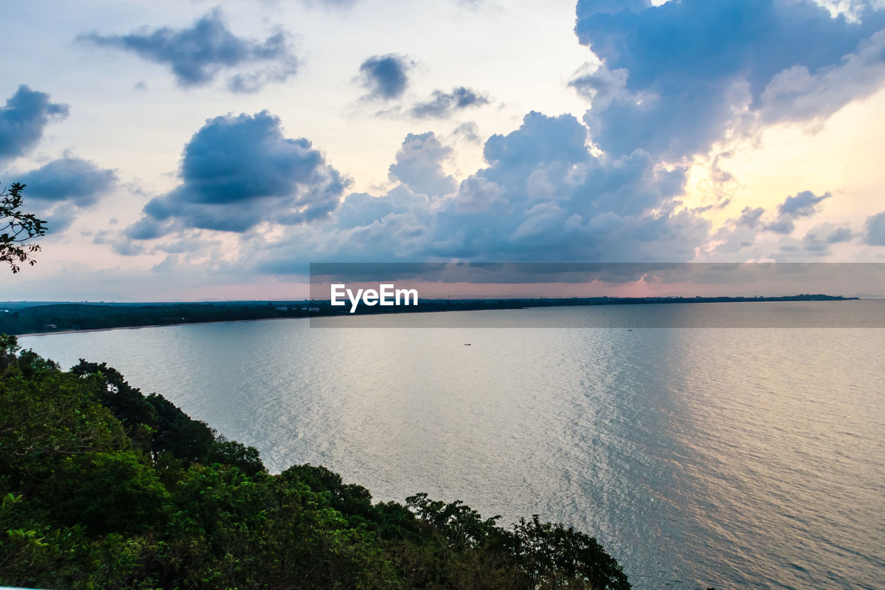 PANORAMIC VIEW OF SEA AGAINST SKY