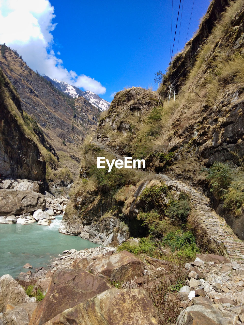 SCENIC VIEW OF MOUNTAIN AGAINST SKY