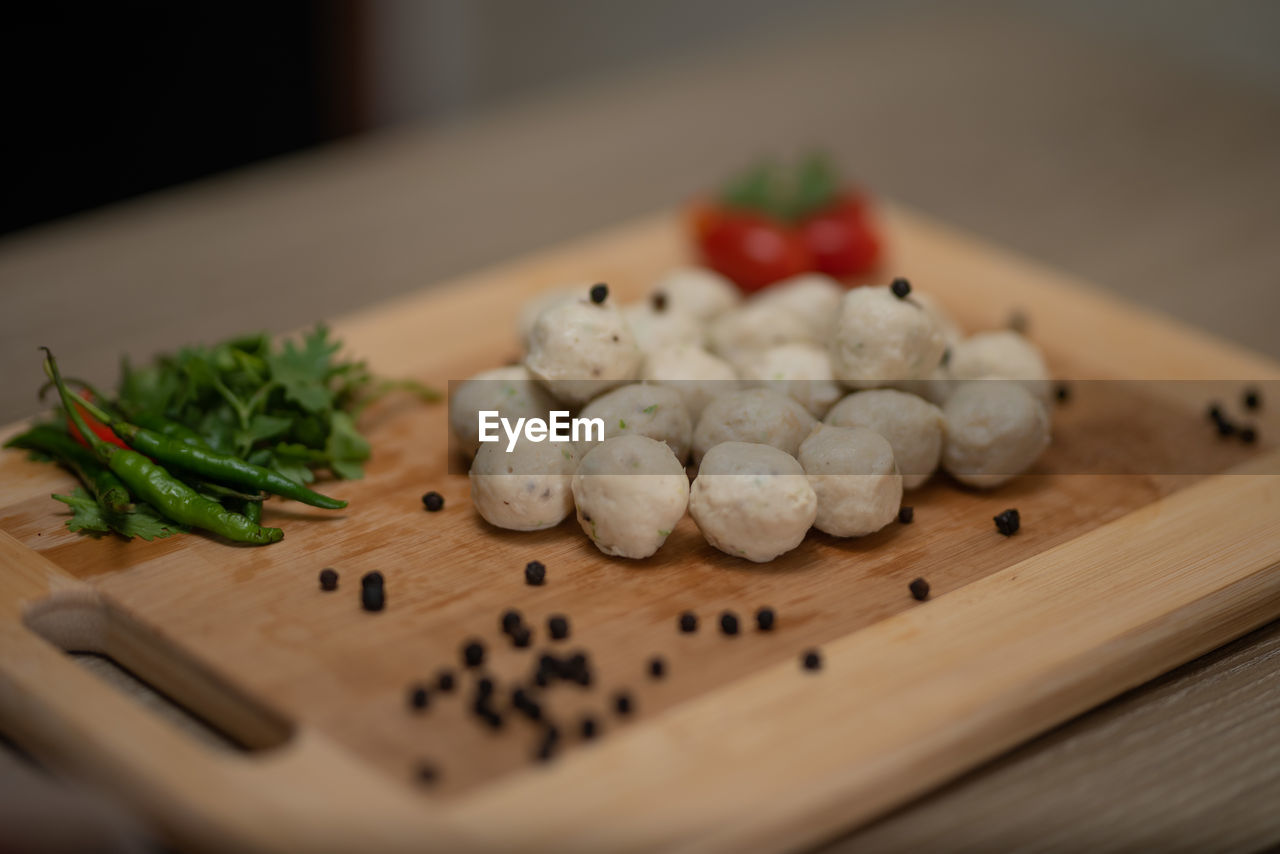 CLOSE-UP OF CHOPPED FRUITS ON TABLE