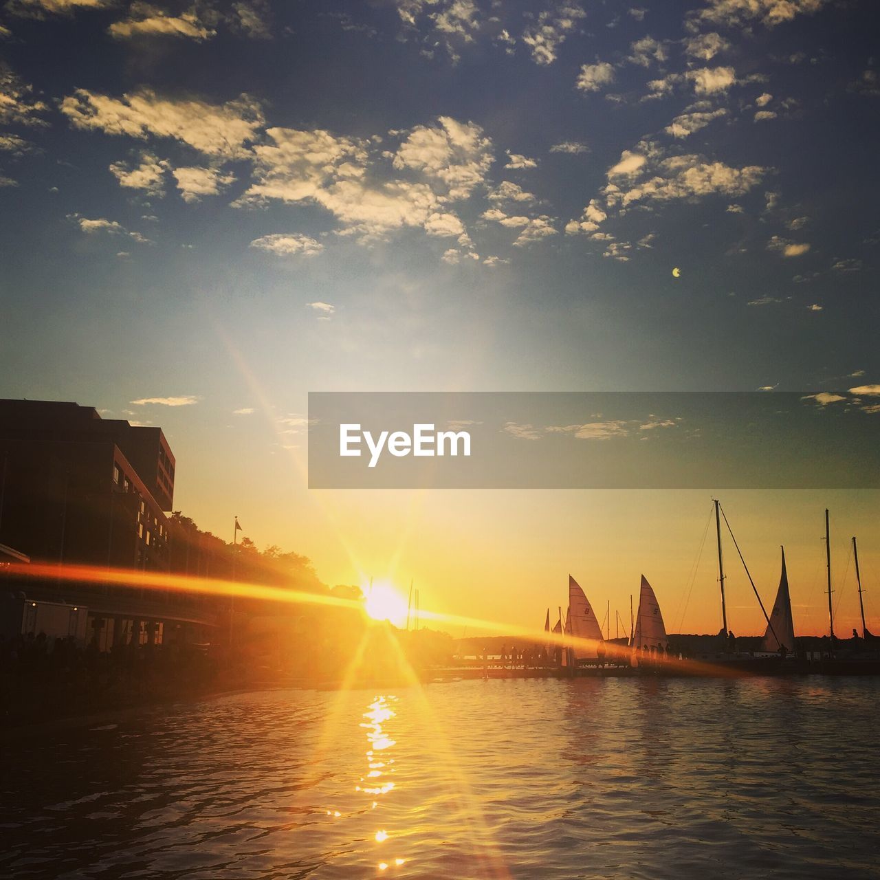 VIEW OF SEA AGAINST SKY AT SUNSET