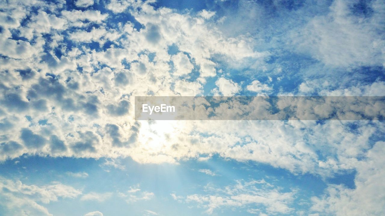 LOW ANGLE VIEW OF CLOUDSCAPE AGAINST BLUE SKY