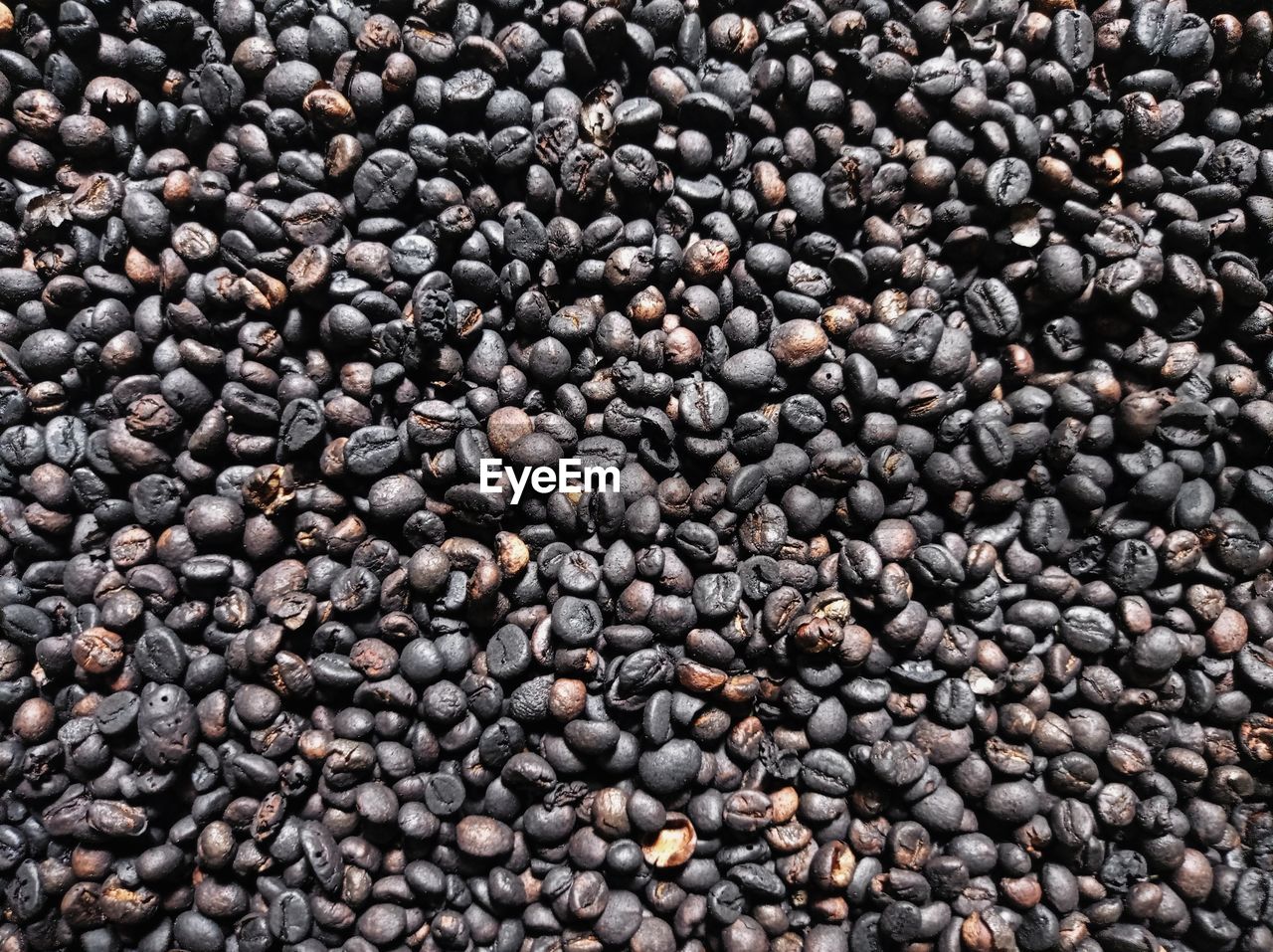 FULL FRAME SHOT OF COFFEE BEANS IN BACKGROUND