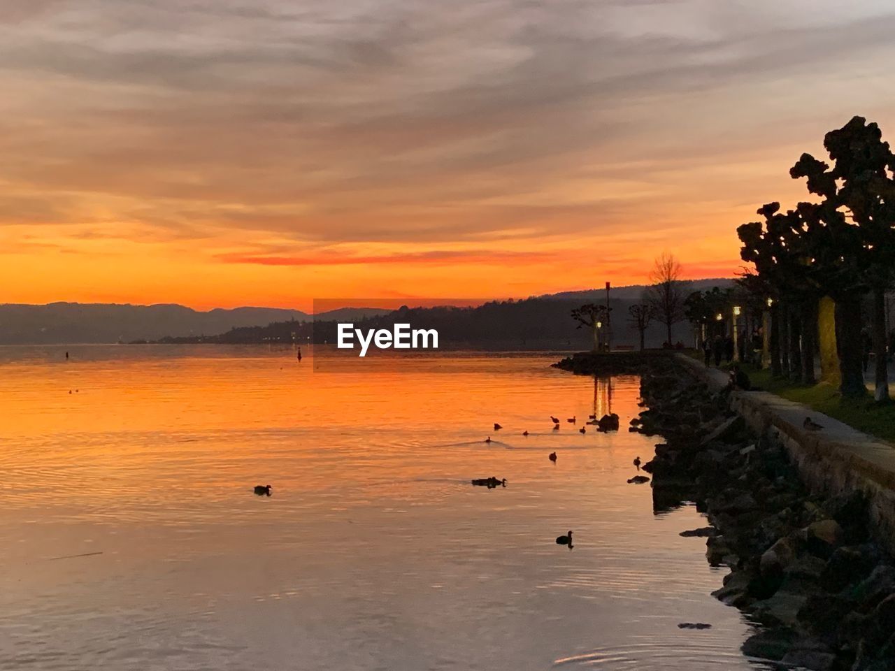 SCENIC VIEW OF SEA AT SUNSET