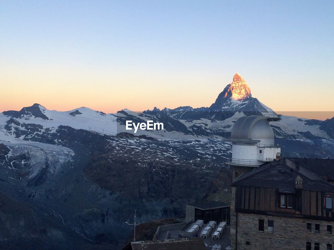 SCENIC VIEW OF SNOW COVERED MOUNTAINS AGAINST SKY