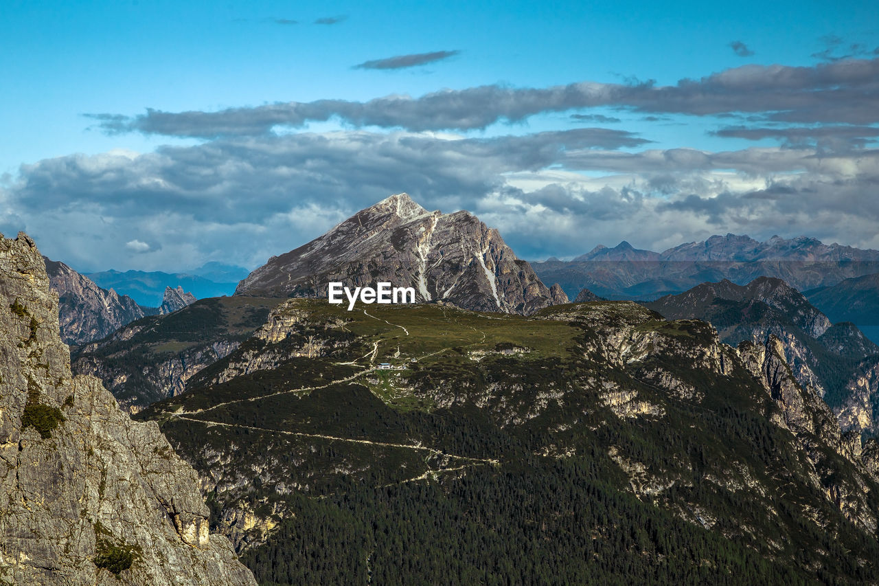 Monte piana hiking trail in trentino dolomite alps, italy, misurina