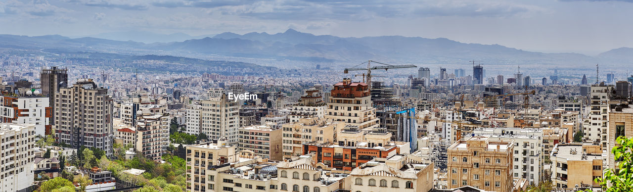 HIGH ANGLE VIEW OF BUILDINGS AGAINST SKY