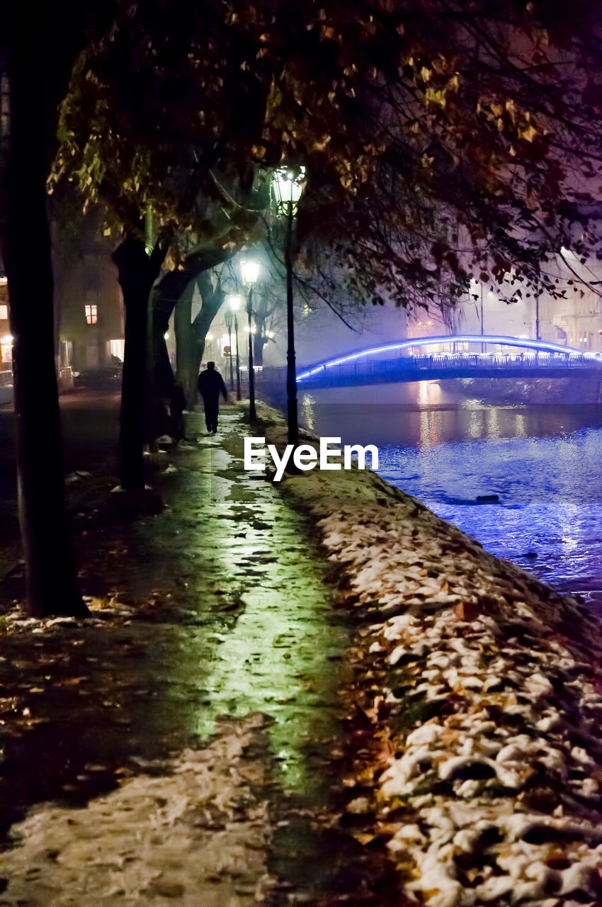 PEOPLE WALKING ON FOOTPATH BY RIVER