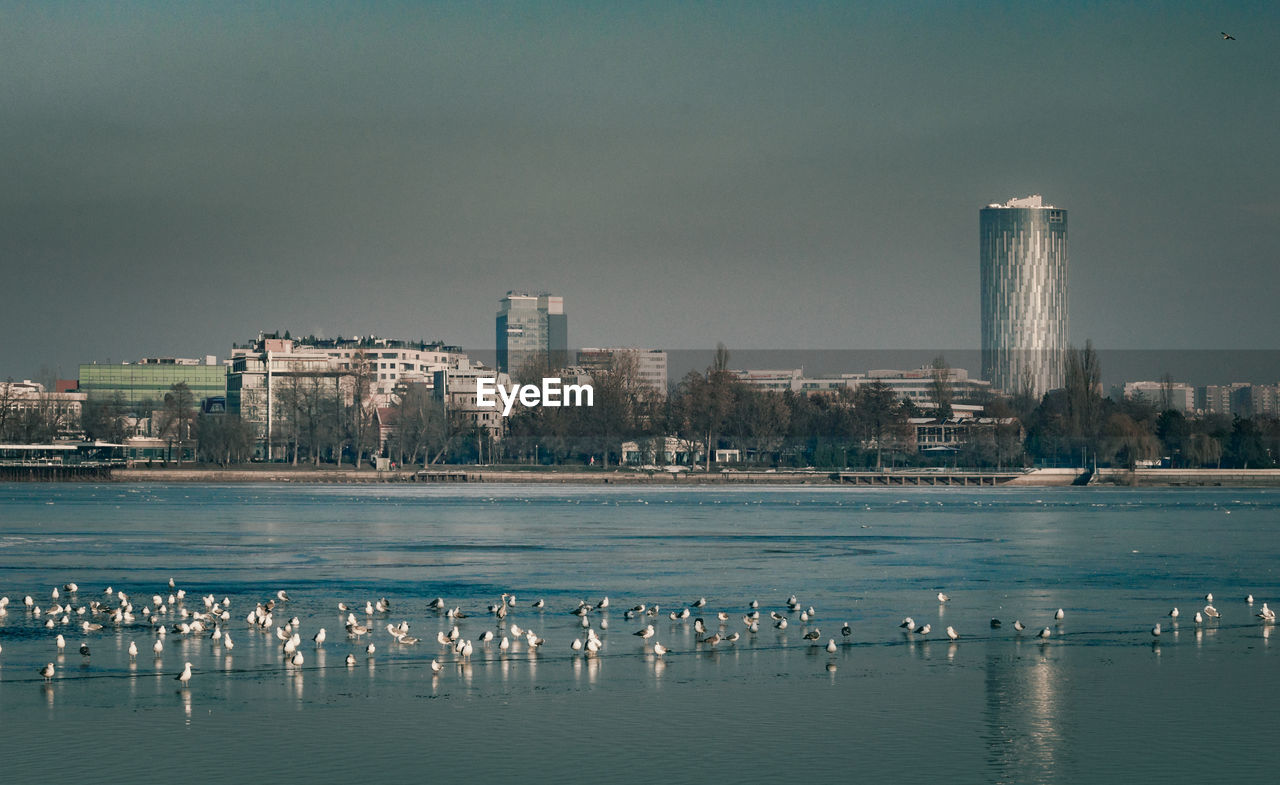 SCENIC VIEW OF CITYSCAPE AGAINST SKY