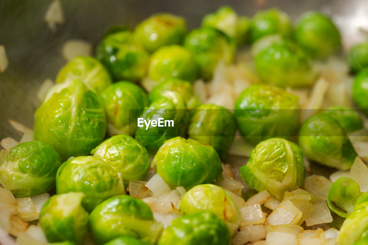 HIGH ANGLE VIEW OF FRESH GREEN VEGETABLES