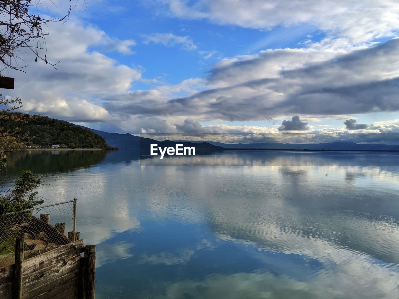 SCENIC VIEW OF LAKE AGAINST CLOUDY SKY