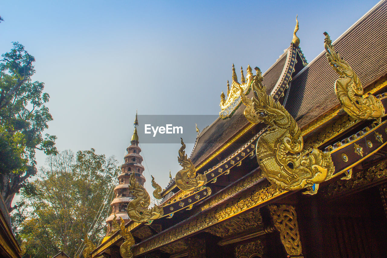 LOW ANGLE VIEW OF TEMPLE AGAINST BUILDING