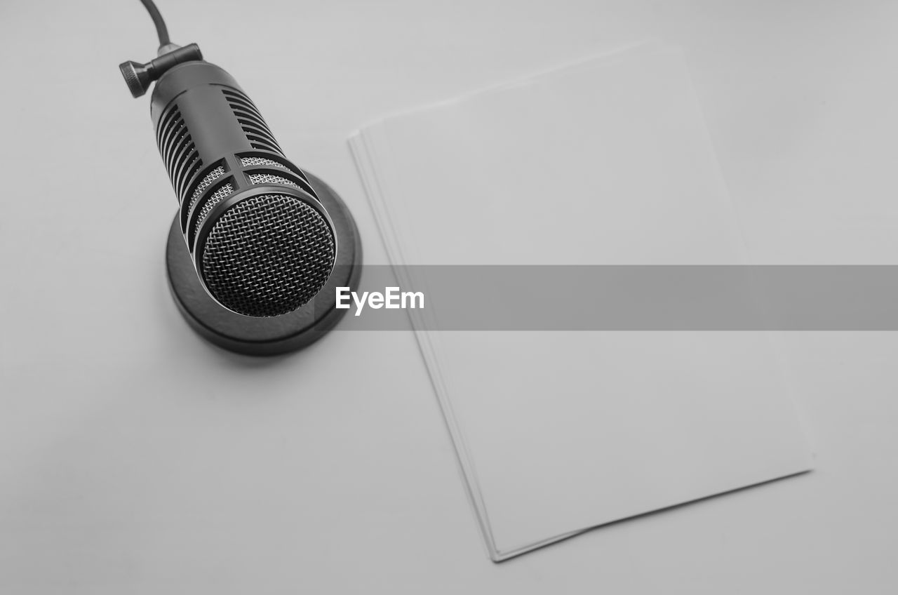 HIGH ANGLE VIEW OF CAMERA ON TABLE