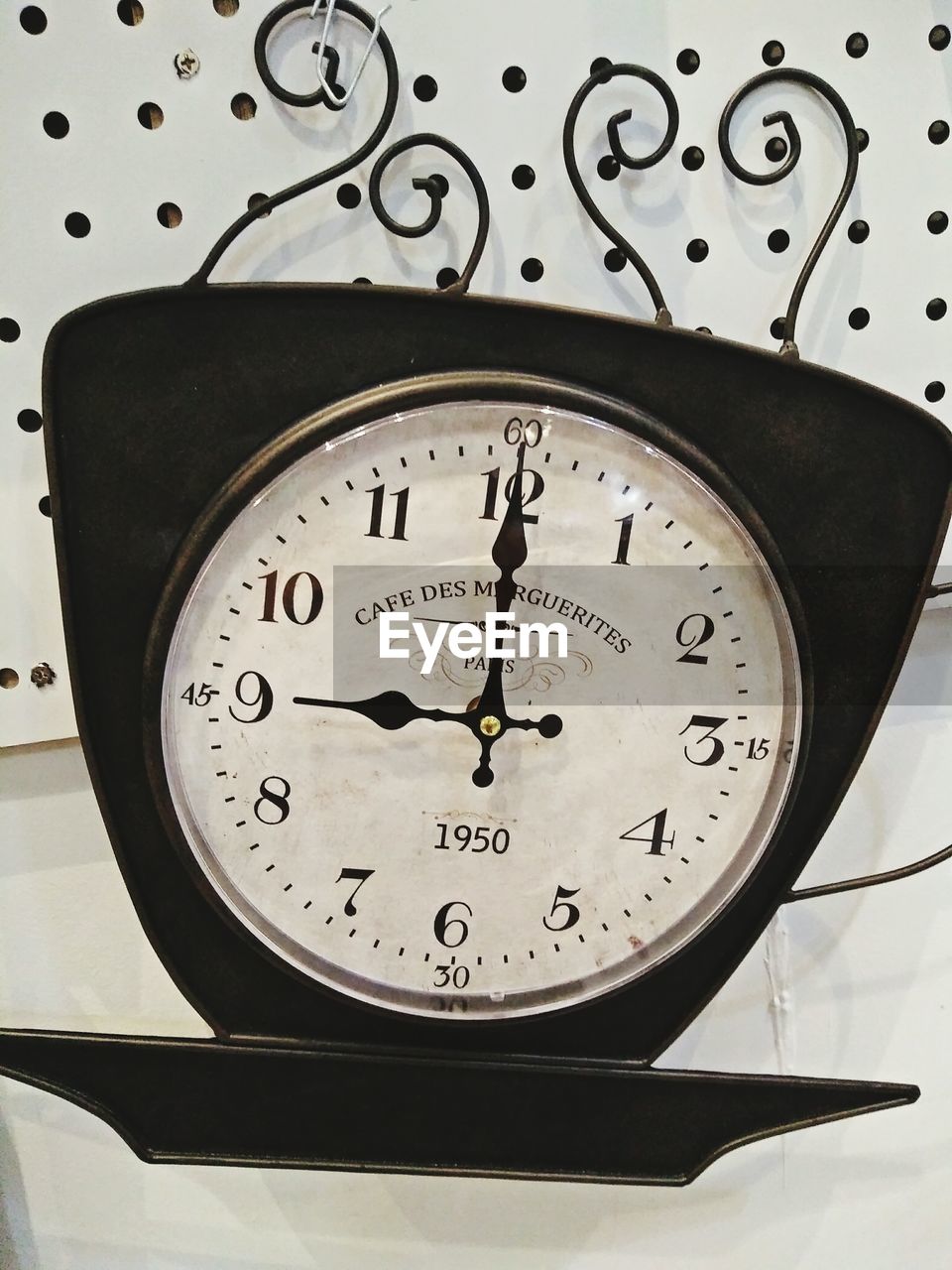 CLOSE-UP OF CLOCK ON MIRROR