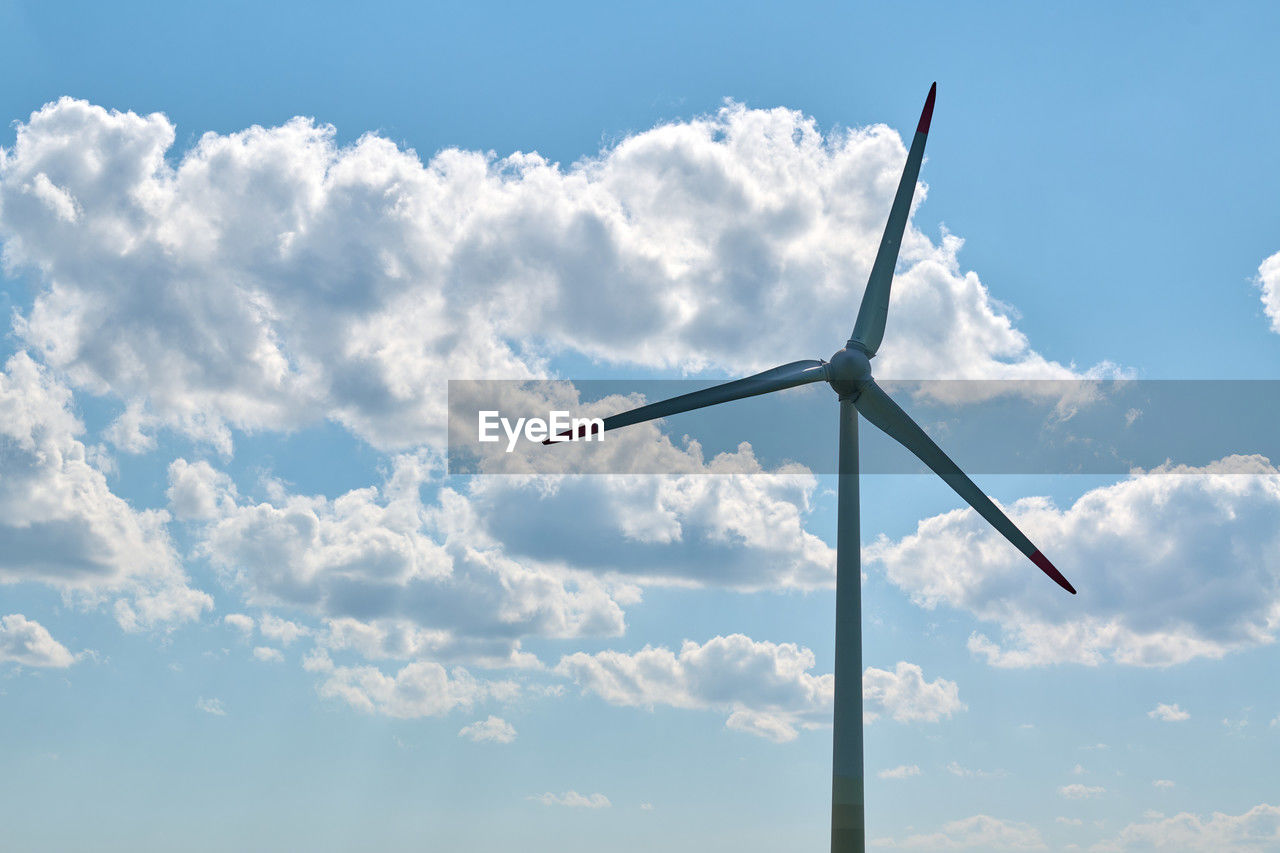 sky, environmental conservation, renewable energy, power generation, turbine, alternative energy, environment, wind turbine, wind power, cloud, nature, machine, blue, wind, technology, electricity, environmental issues, wind farm, sustainable resources, social issues, beauty in nature, day, no people, power in nature, outdoors, low angle view, power supply, industry, landscape, sunlight, windmill, efficiency, rural scene, innovation, propeller, business finance and industry, copy space, cloudscape
