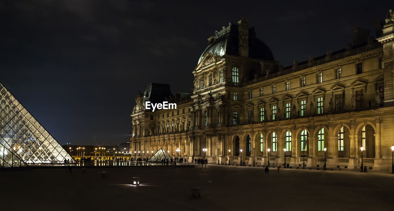 VIEW OF ILLUMINATED BUILDING AT NIGHT