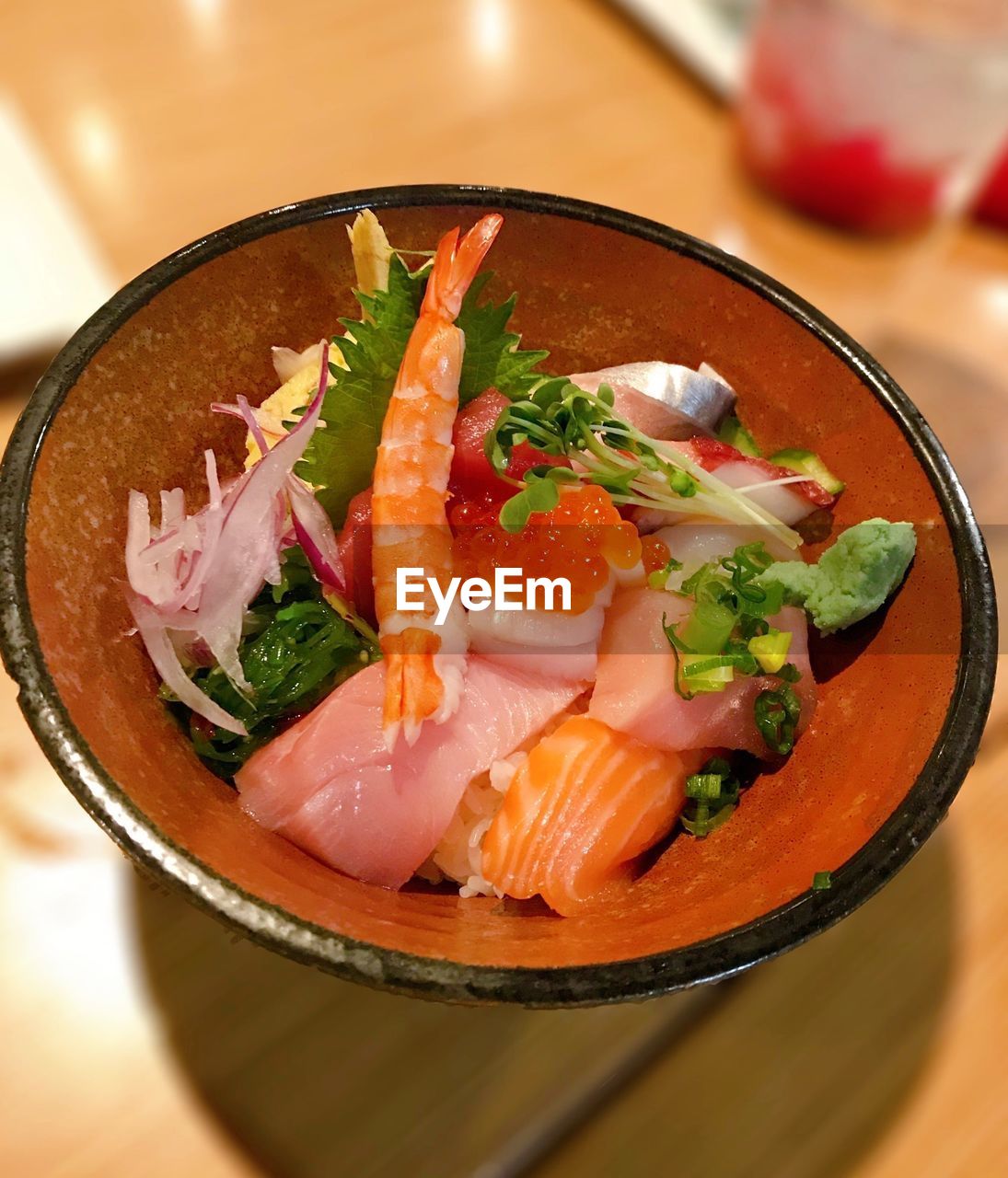 HIGH ANGLE VIEW OF FISH ON TABLE