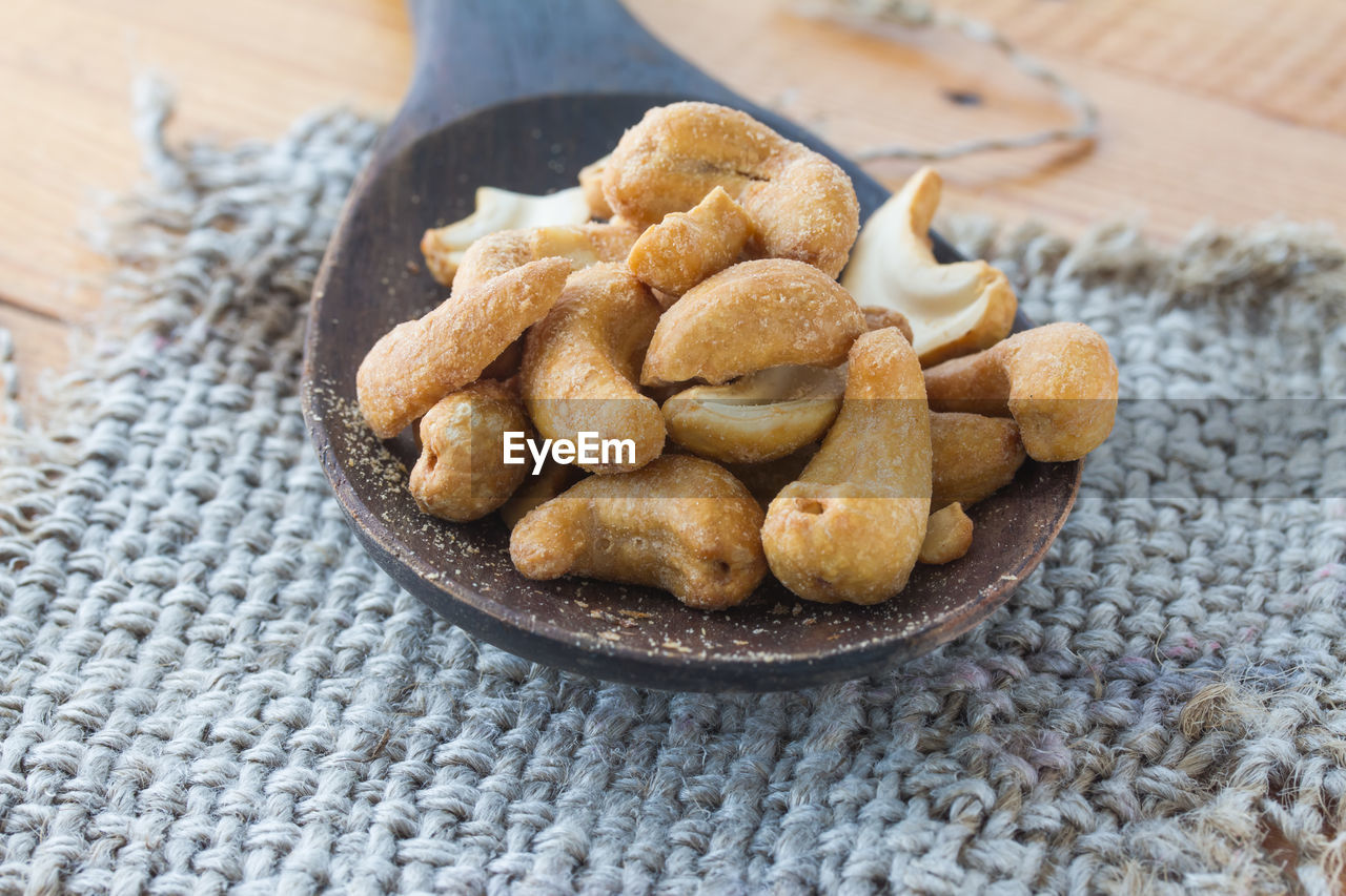 CLOSE-UP OF COOKIES ON TABLE