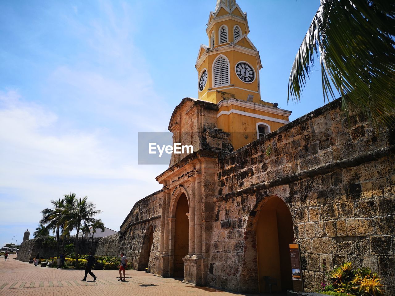 LOW ANGLE VIEW OF CLOCK TOWER AGAINST SKY