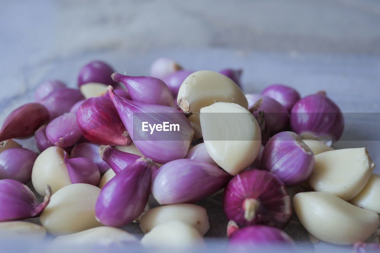 food, food and drink, freshness, wellbeing, healthy eating, vegetable, garlic, plant, ingredient, shallot, flower, onion, spice, produce, no people, petal, purple, garlic bulb, still life, indoors, garlic clove, raw food, large group of objects, close-up, selective focus, studio shot, spanish onion