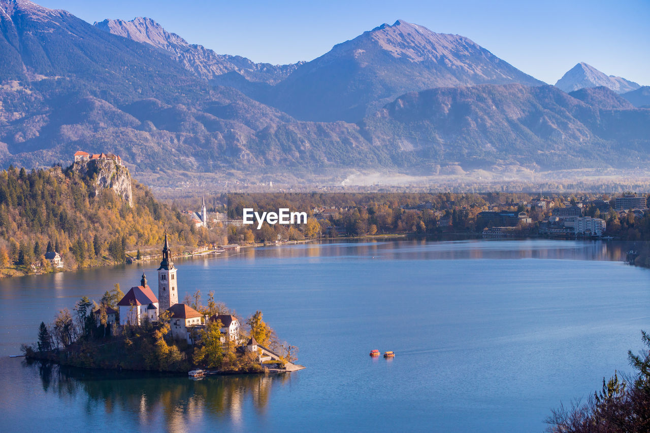 PANORAMIC VIEW OF LAKE AND MOUNTAINS AGAINST SKY