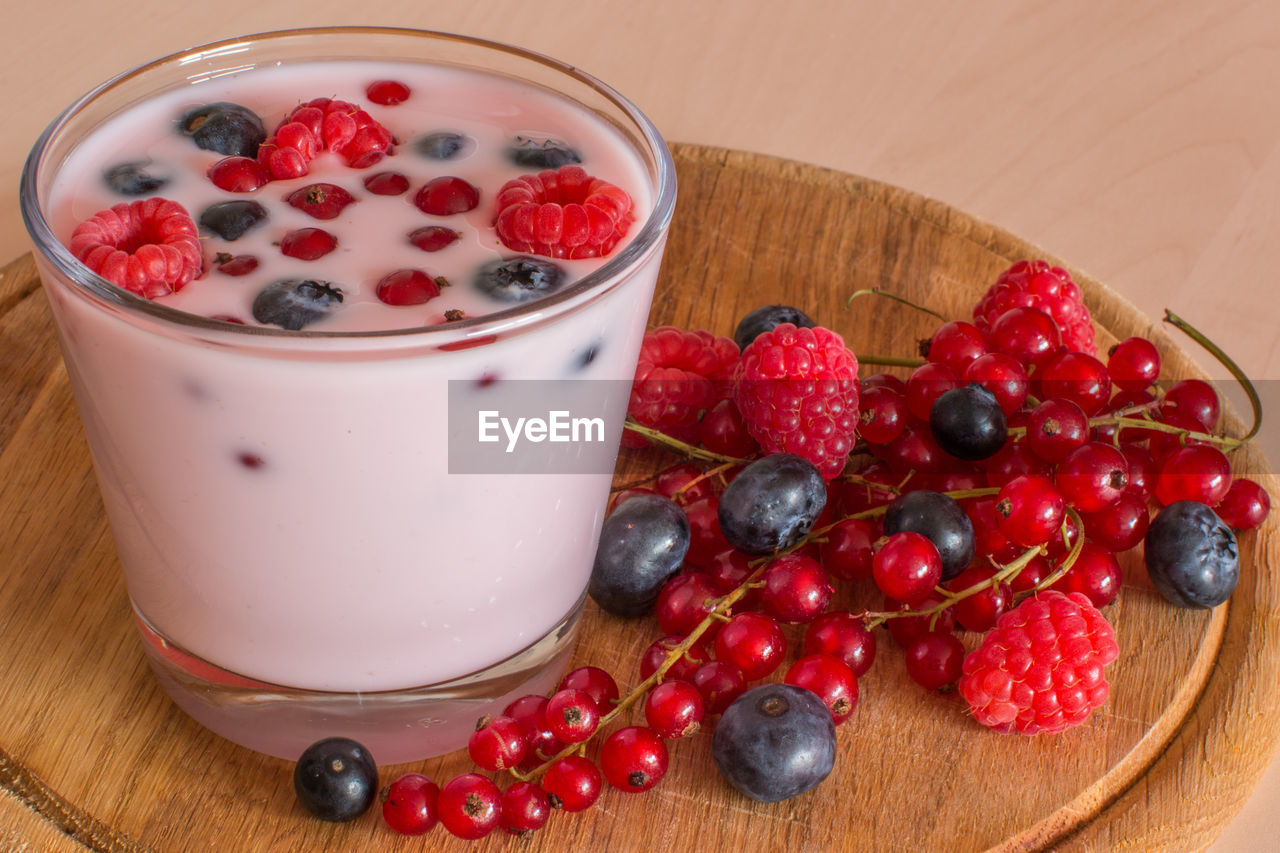 Close-up of berries with yogurt 