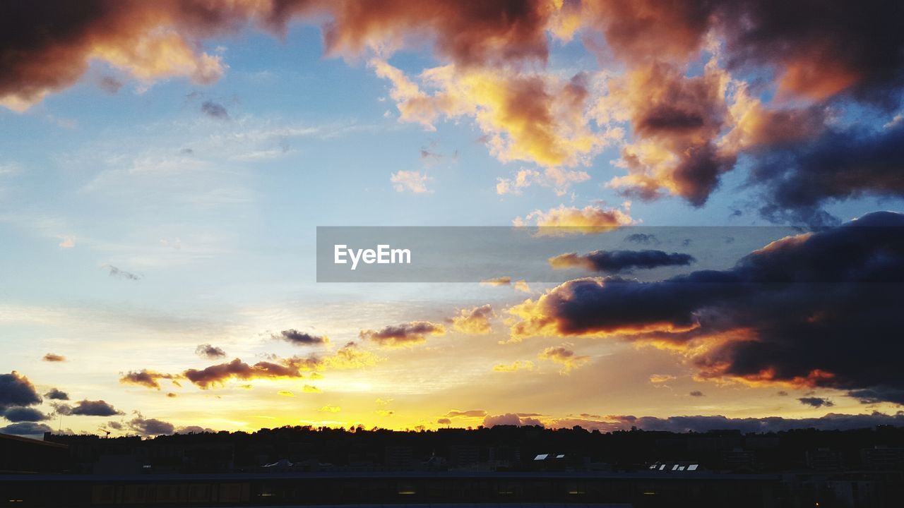 SCENIC VIEW OF SUNSET SKY