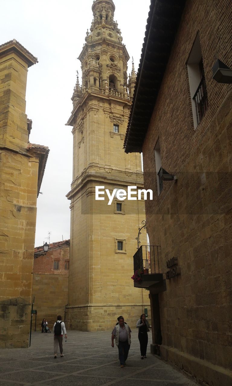 TOURISTS LOOKING AT CITY BUILDINGS