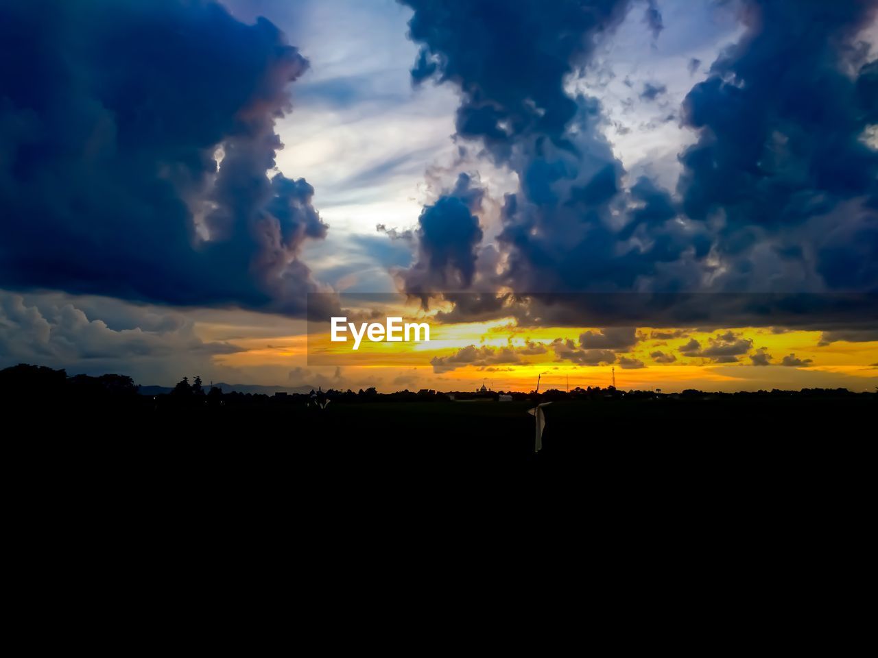 SCENIC VIEW OF SILHOUETTE LANDSCAPE AGAINST DRAMATIC SKY