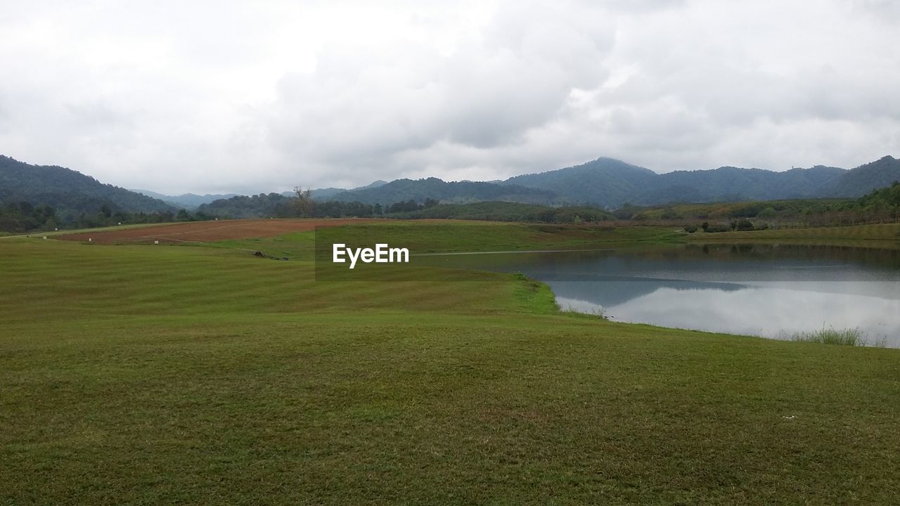 SCENIC VIEW OF LAKE AND LANDSCAPE AGAINST SKY