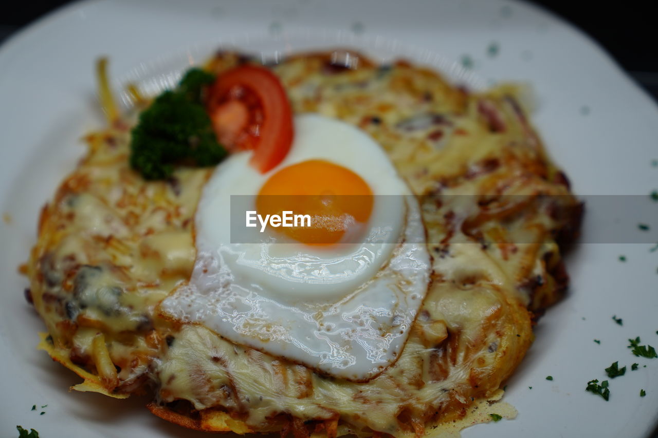 CLOSE-UP OF FRESH BREAKFAST SERVED IN PLATE WITH SAUCE