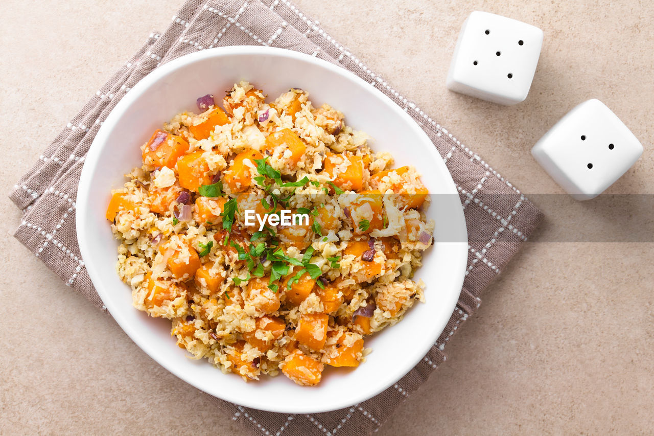 HIGH ANGLE VIEW OF FOOD ON TABLE