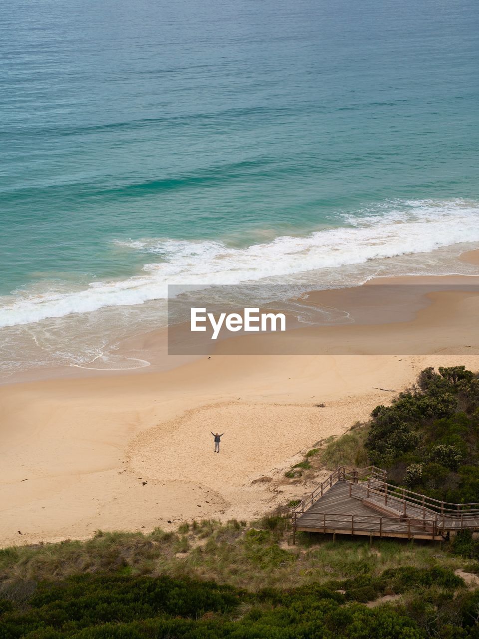 HIGH ANGLE VIEW OF SEA SHORE