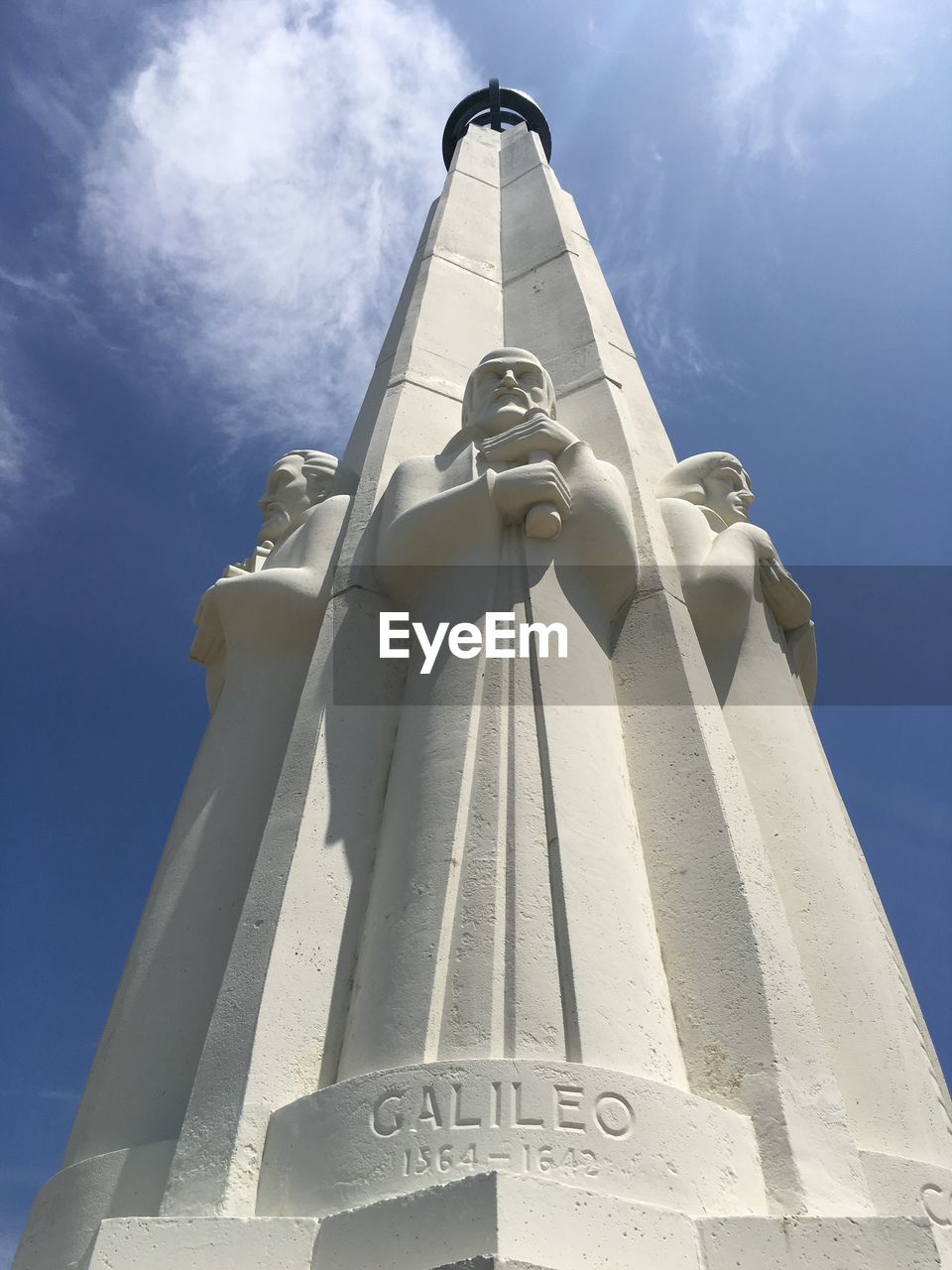 LOW ANGLE VIEW OF CROSS AGAINST CLOUDY SKY