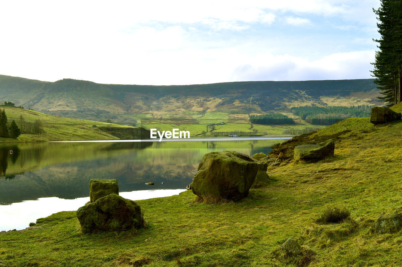 SCENIC VIEW OF LANDSCAPE AND MOUNTAIN AGAINST SKY